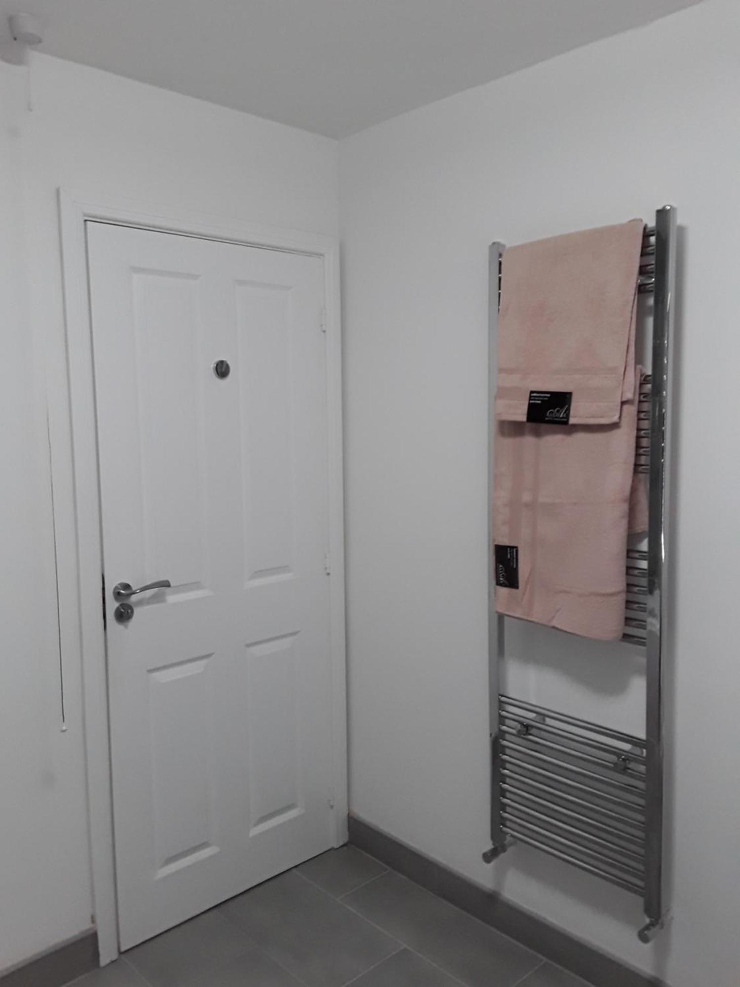 Hams Rest Place - Strictly Only One Guest Allowed In One Room A Second Accompanying Person Will Not Be Allowed Into The Property Birmingham Exterior foto